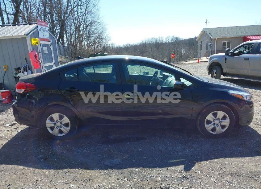 Photo 14 of 2018 Kia Forte LX (VIN 3KPFK4A7XJE228412)