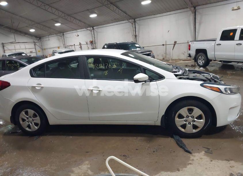Photo 14 of 2018 Kia Forte LX (VIN 3KPFK4A7XJE230726)