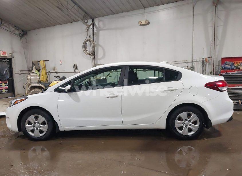 Photo 15 of 2018 Kia Forte LX (VIN 3KPFK4A7XJE230726)