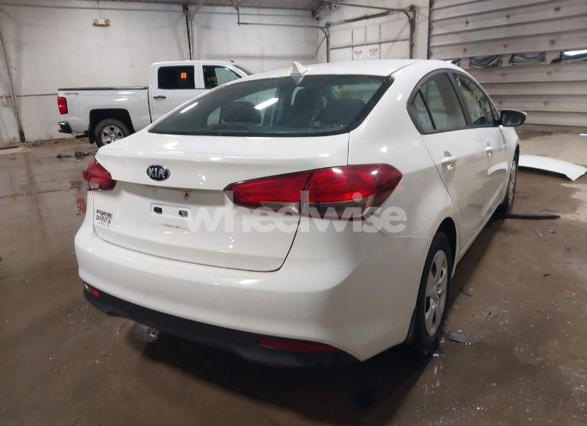 Photo 4 of 2018 Kia Forte LX (VIN 3KPFK4A7XJE230726)