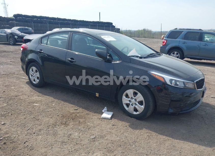 2018 Kia Forte LX (VIN 3KPFK4A7XJE235764) main photo