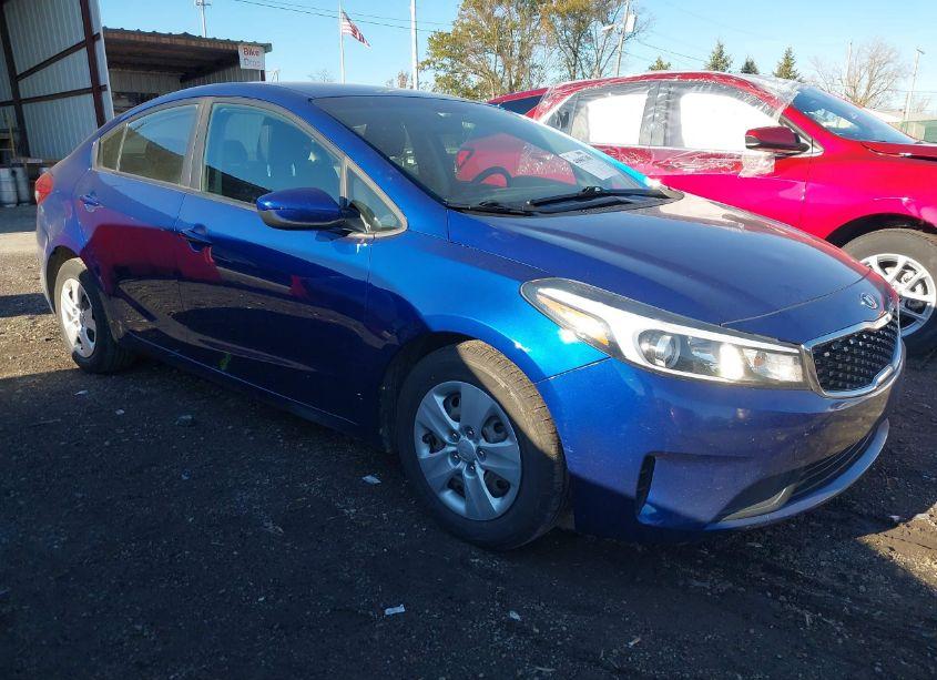 2018 Kia Forte LX (VIN 3KPFK4A7XJE272930) main photo