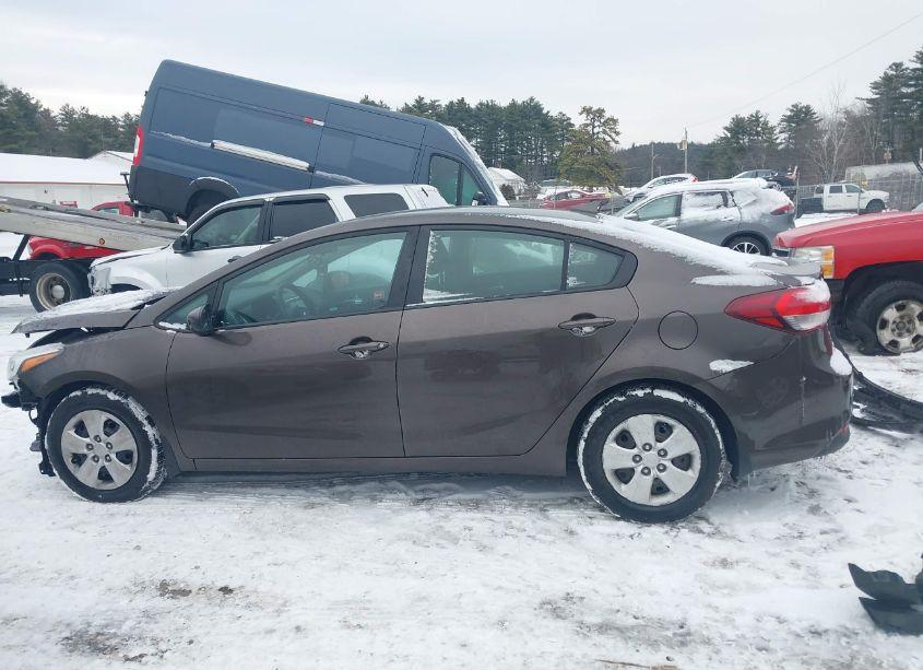 Photo 15 of 2018 Kia Forte LX (VIN 3KPFL4A70JE181808)
