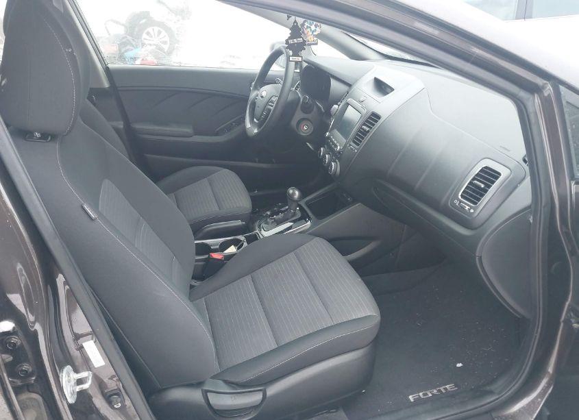 Photo 5 of 2018 Kia Forte LX (VIN 3KPFL4A70JE181808)