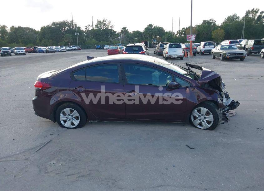Photo 13 of 2018 Kia Forte LX (VIN 3KPFL4A70JE185390)