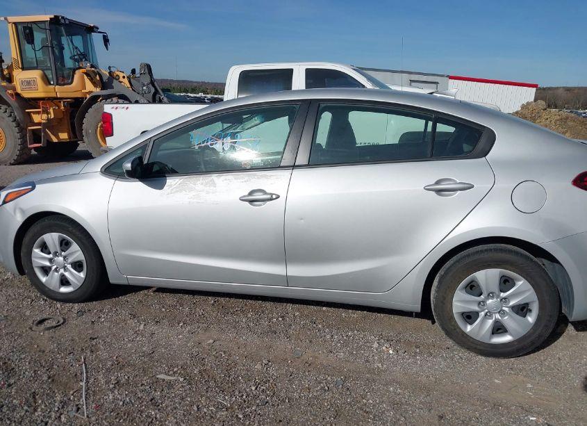 Photo 15 of 2018 Kia Forte LX (VIN 3KPFL4A70JE226567)