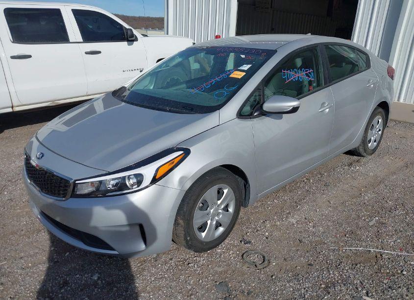Photo 2 of 2018 Kia Forte LX (VIN 3KPFL4A70JE226567)