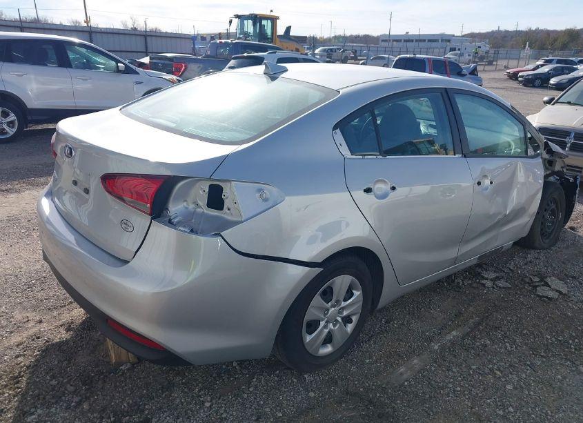 Photo 4 of 2018 Kia Forte LX (VIN 3KPFL4A70JE226567)