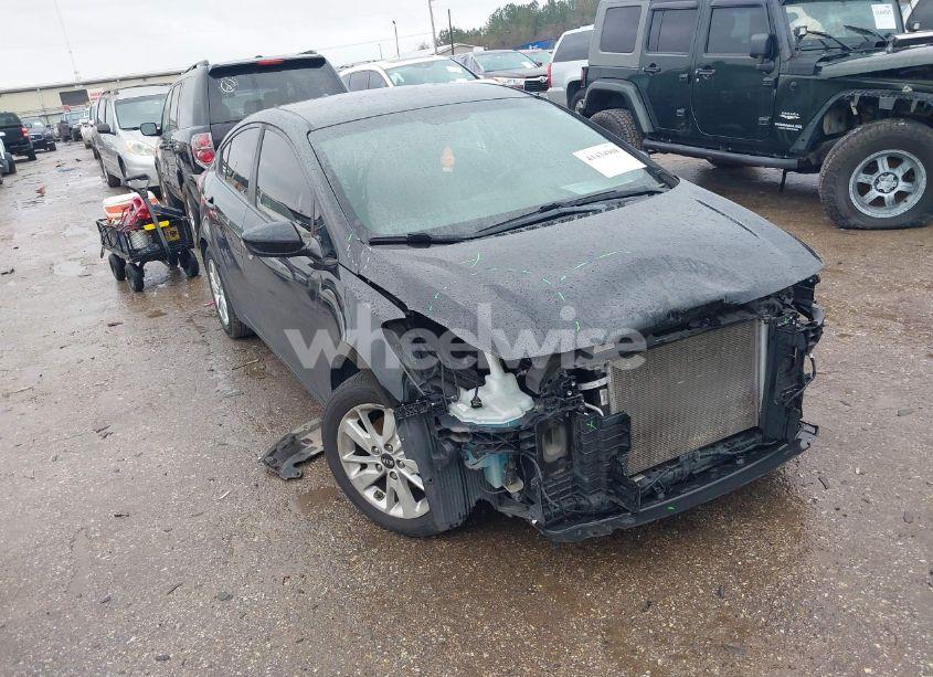 2018 Kia Forte LX (VIN 3KPFL4A70JE249184) main photo