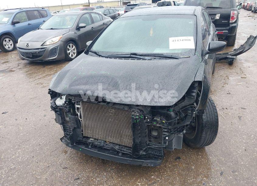 Photo 6 of 2018 Kia Forte LX (VIN 3KPFL4A70JE249184)