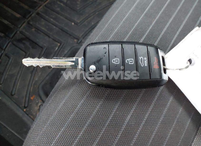 Photo 11 of 2017 Kia Forte LX (VIN 3KPFL4A71HE028834)