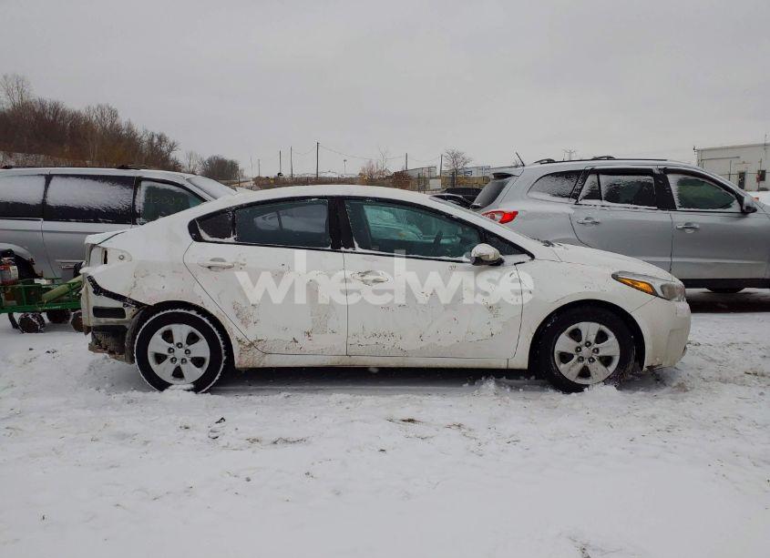 Photo 13 of 2017 Kia Forte LX (VIN 3KPFL4A71HE028834)