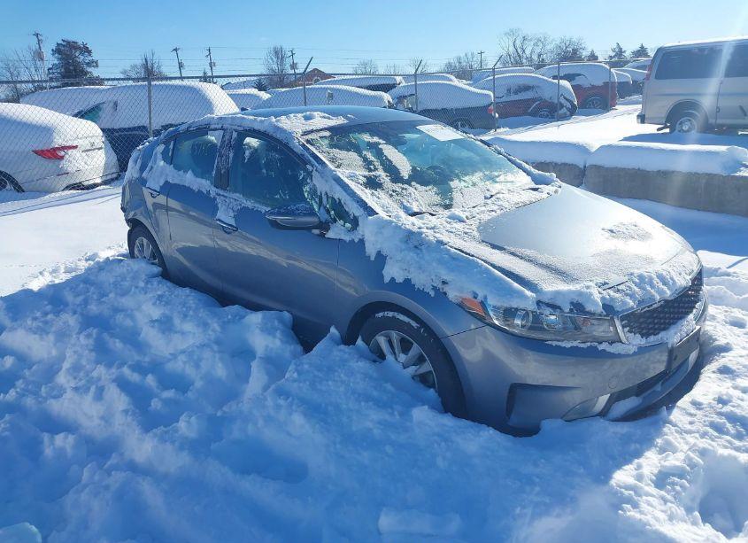 2017 Kia Forte S (VIN 3KPFL4A71HE113964) main photo