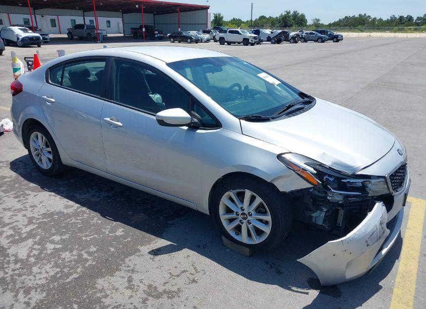 2017 Kia Forte LX (VIN 3KPFL4A71HE117223) main photo
