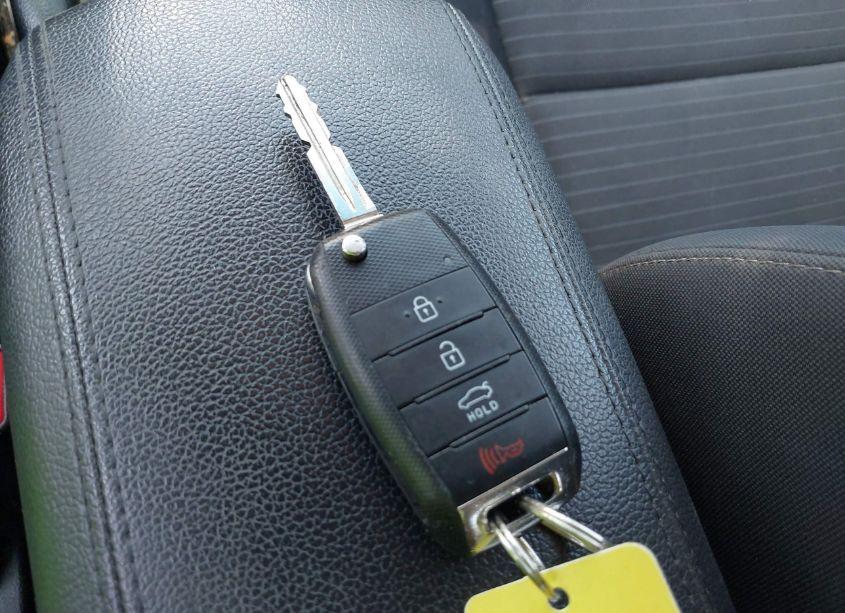 Photo 11 of 2017 Kia Forte LX (VIN 3KPFL4A71HE117223)