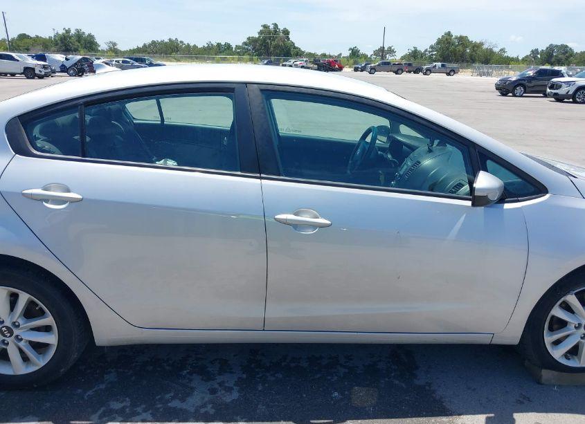 Photo 13 of 2017 Kia Forte LX (VIN 3KPFL4A71HE117223)