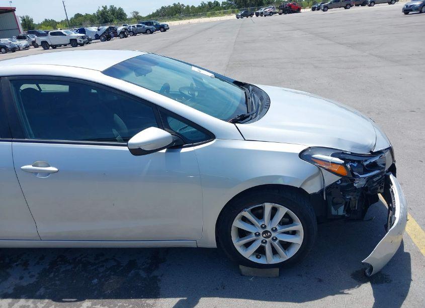 Photo 18 of 2017 Kia Forte LX (VIN 3KPFL4A71HE117223)
