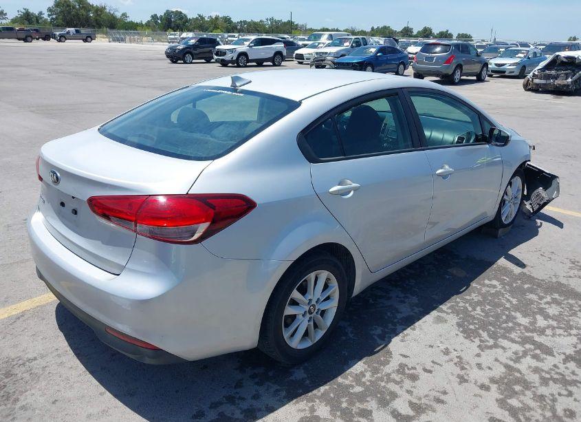 Photo 4 of 2017 Kia Forte LX (VIN 3KPFL4A71HE117223)