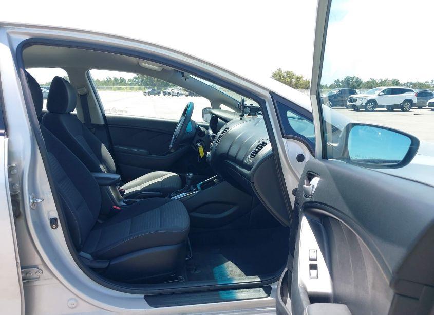 Photo 5 of 2017 Kia Forte LX (VIN 3KPFL4A71HE117223)