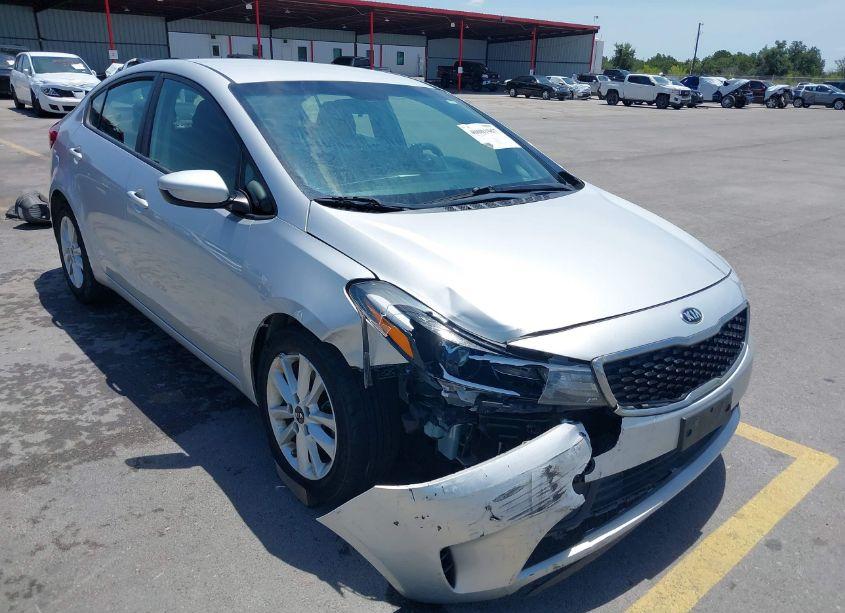 Photo 6 of 2017 Kia Forte LX (VIN 3KPFL4A71HE117223)