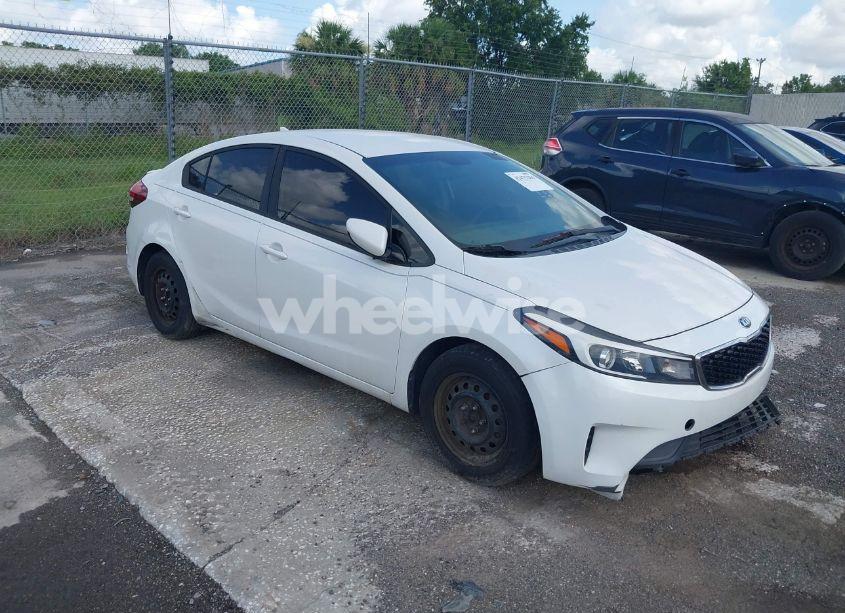 2017 Kia Forte LX (VIN 3KPFL4A71HE122826) main photo