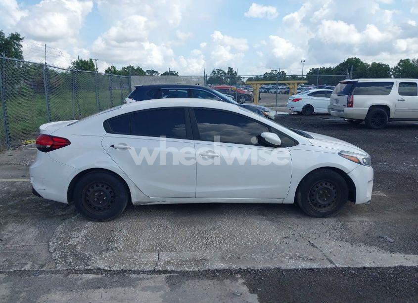 Photo 13 of 2017 Kia Forte LX (VIN 3KPFL4A71HE122826)