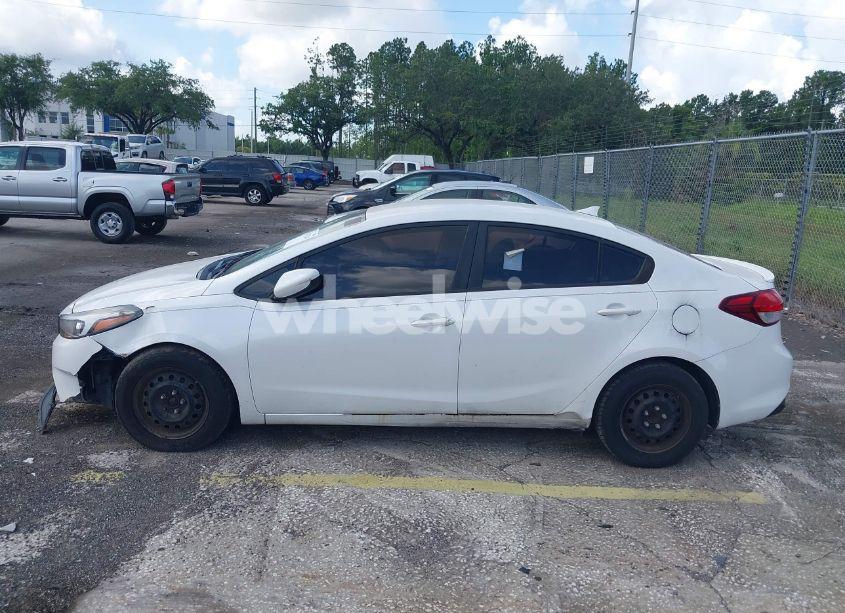 Photo 14 of 2017 Kia Forte LX (VIN 3KPFL4A71HE122826)