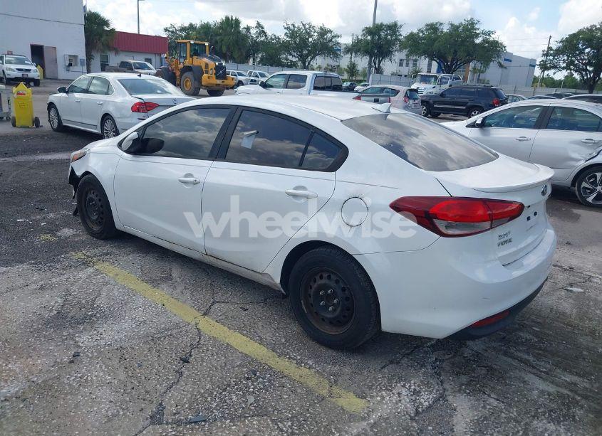 Photo 3 of 2017 Kia Forte LX (VIN 3KPFL4A71HE122826)