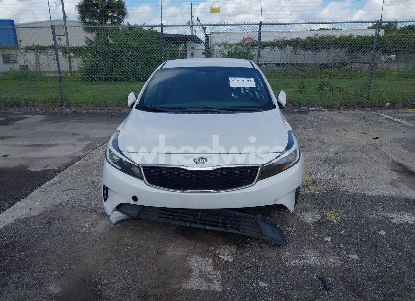 Photo 6 of 2017 Kia Forte LX (VIN 3KPFL4A71HE122826)