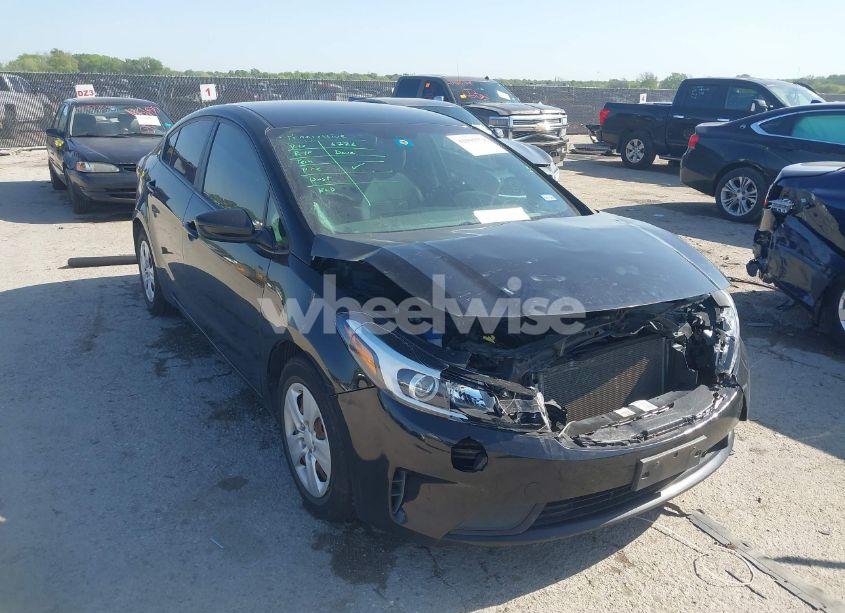 2017 Kia Forte LX (VIN 3KPFL4A72HE118638) main photo