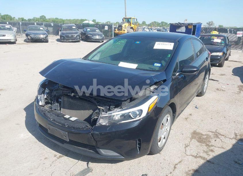 Photo 2 of 2017 Kia Forte LX (VIN 3KPFL4A72HE118638)