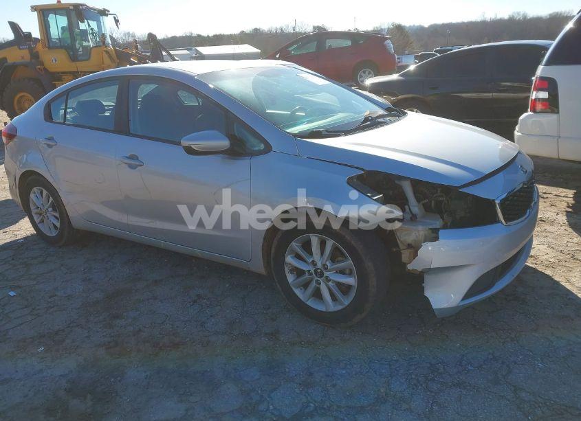 2017 Kia Forte LX (VIN 3KPFL4A72HE134113) main photo