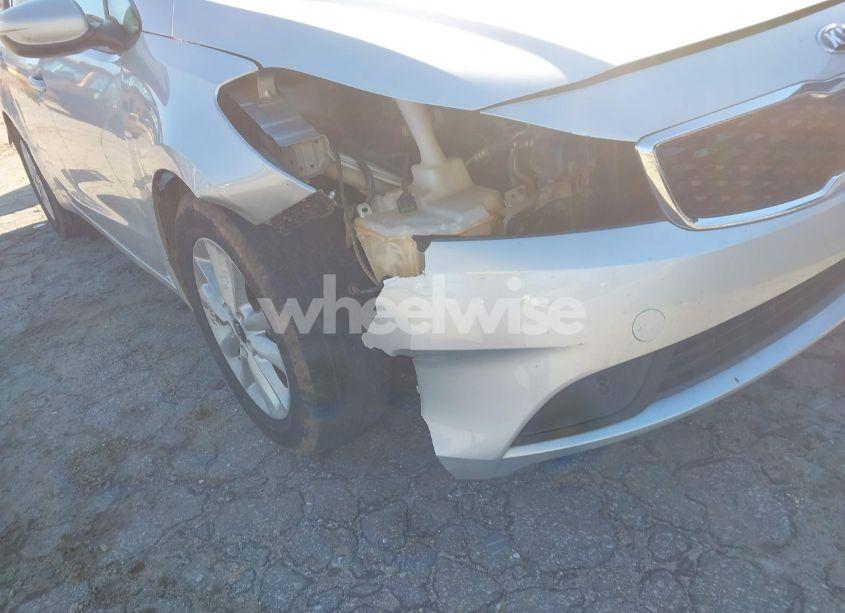 Photo 6 of 2017 Kia Forte LX (VIN 3KPFL4A72HE134113)