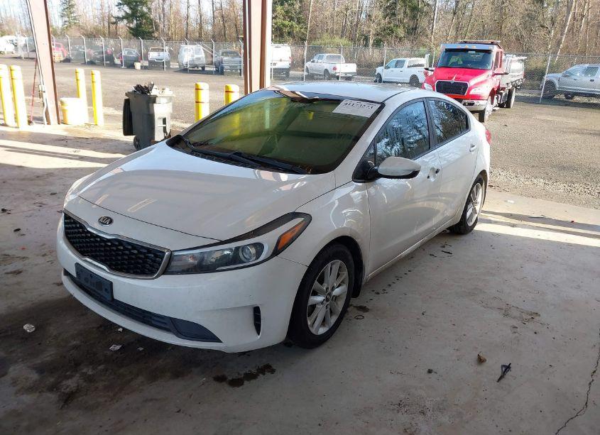 Photo 2 of 2017 Kia Forte LX (VIN 3KPFL4A72HE148626)