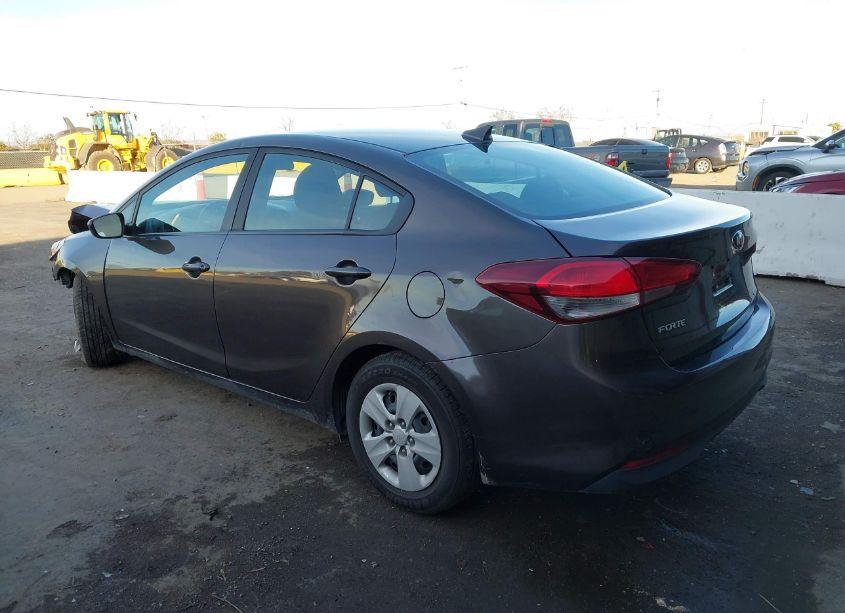 Photo 3 of 2018 Kia Forte LX (VIN 3KPFL4A72JE164802)