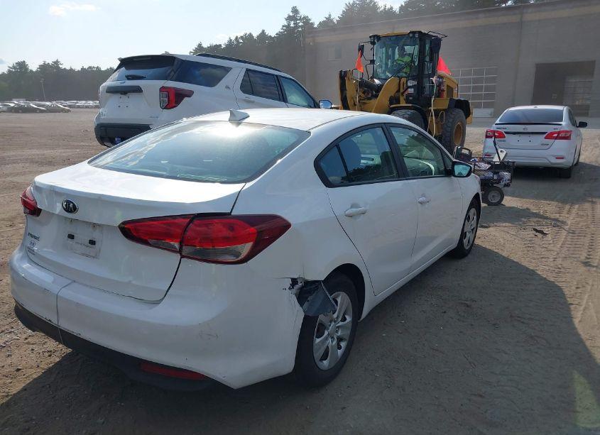 Photo 4 of 2018 Kia Forte LX (VIN 3KPFL4A72JE230331)