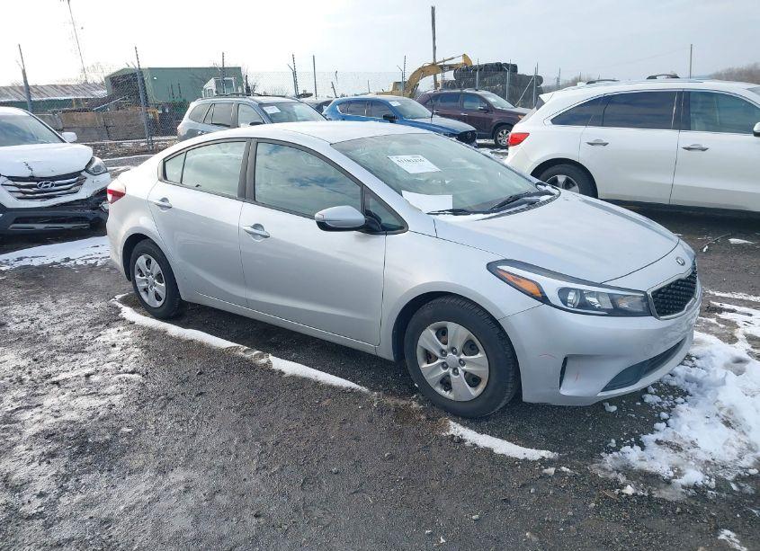 2018 Kia Forte LX (VIN 3KPFL4A72JE248201) main photo