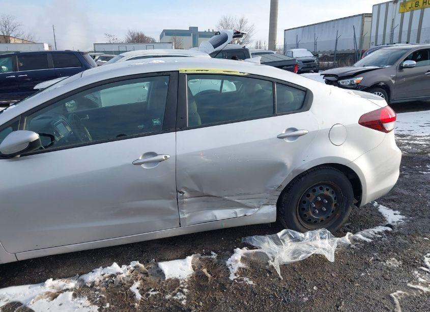 Photo 12 of 2018 Kia Forte LX (VIN 3KPFL4A72JE248201)