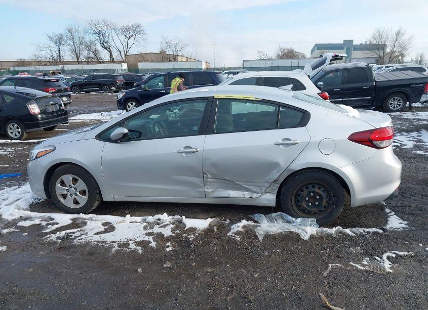Photo 15 of 2018 Kia Forte LX (VIN 3KPFL4A72JE248201)
