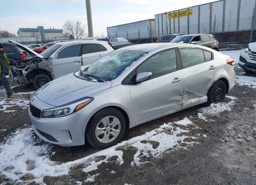 Photo 2 of 2018 Kia Forte LX (VIN 3KPFL4A72JE248201)