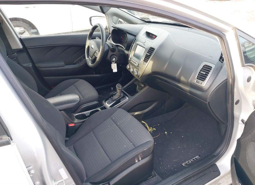 Photo 5 of 2018 Kia Forte LX (VIN 3KPFL4A72JE248201)