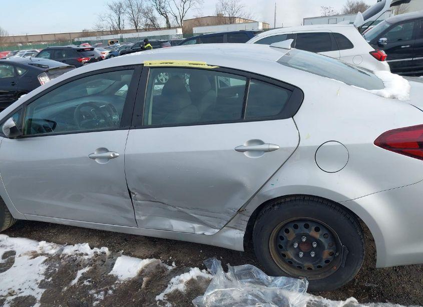 Photo 6 of 2018 Kia Forte LX (VIN 3KPFL4A72JE248201)