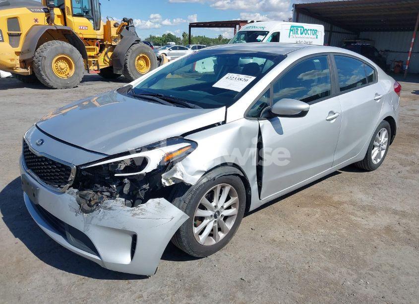 Photo 2 of 2017 Kia Forte LX (VIN 3KPFL4A73HE010416)