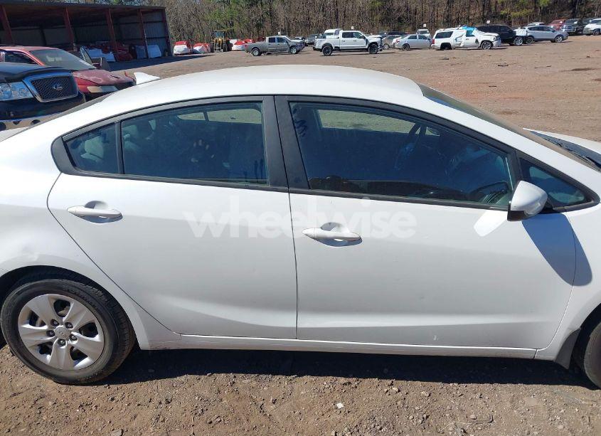 Photo 13 of 2017 Kia Forte LX (VIN 3KPFL4A73HE115392)