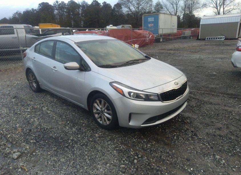 2017 Kia Forte LX (VIN 3KPFL4A73HE132337) main photo