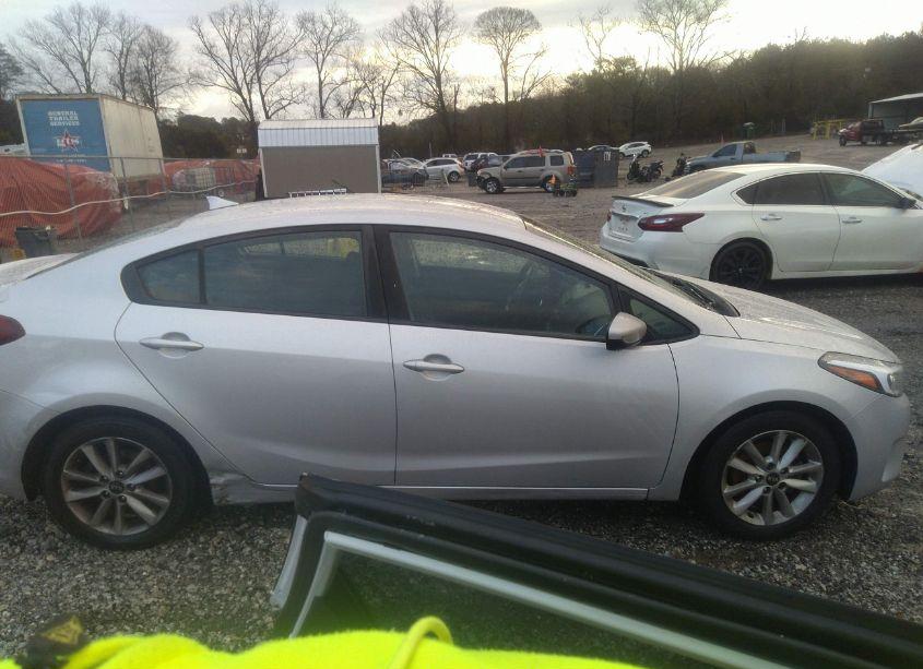Photo 13 of 2017 Kia Forte LX (VIN 3KPFL4A73HE132337)