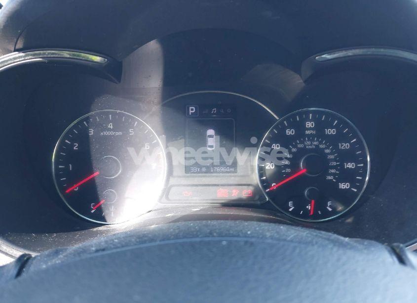 Photo 7 of 2018 Kia Forte LX (VIN 3KPFL4A73JE201050)