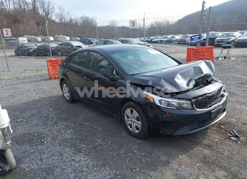 2018 Kia Forte LX (VIN 3KPFL4A73JE277982) main photo