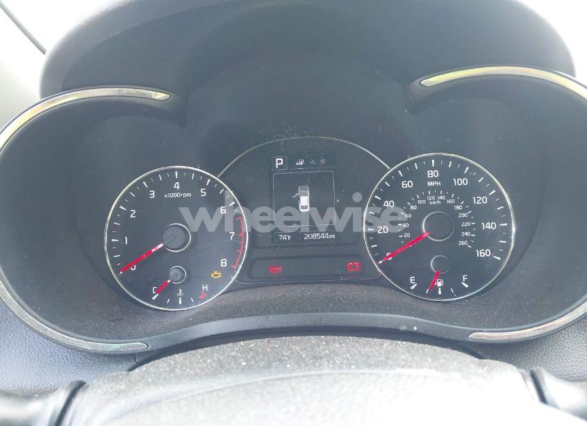 Photo 7 of 2017 Kia Forte LX (VIN 3KPFL4A74HE021974)