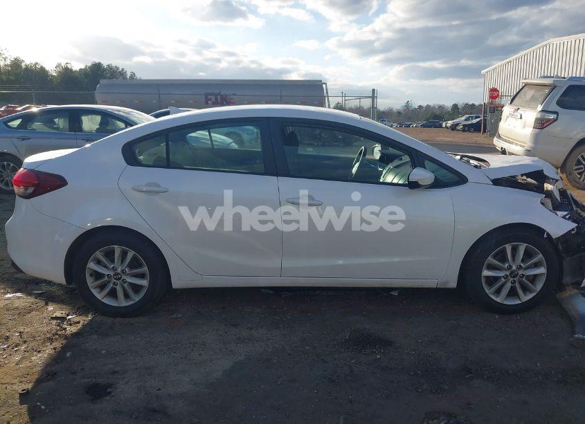 Photo 13 of 2017 Kia Forte LX (VIN 3KPFL4A74HE071600)
